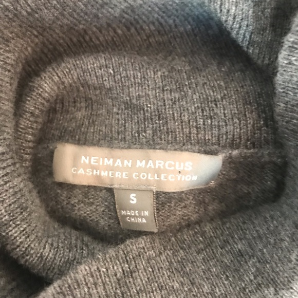 Neiman Marcus Cashmere Turtle Neck Sweater, small - Picture 3 of 5